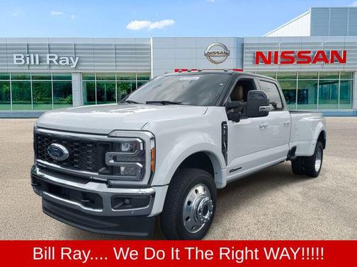 Oxford White 2023 Ford F-450 Lariat