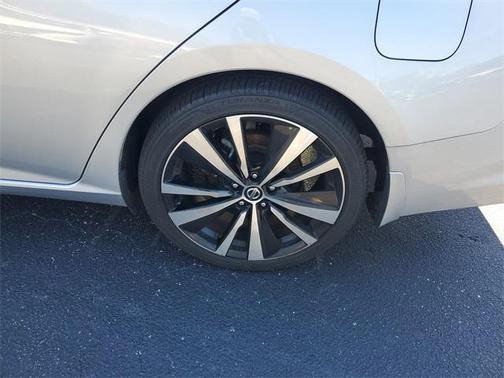 2021 Nissan Altima SR FWD