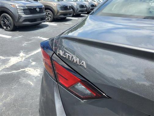 2025 Nissan Altima SR FWD