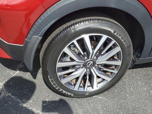 Scarlet Ember Tintcoat/Super Black 2024 Nissan Kicks SV