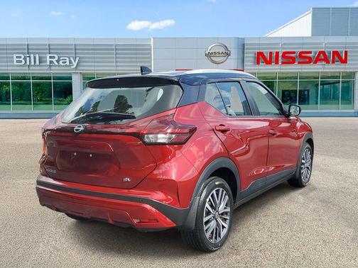 Scarlet Ember Tintcoat/Super Black 2024 Nissan Kicks SV
