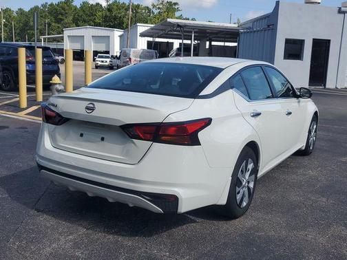Glacier White 2025 Nissan Altima S FWD
