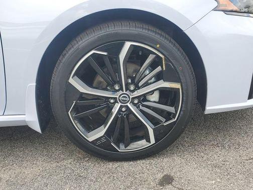 2023 Nissan Altima SR FWD