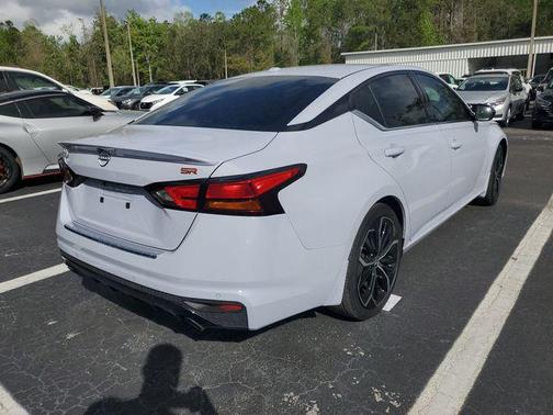 2023 Nissan Altima SR FWD