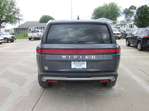 2023 Rivian R1S Adventure