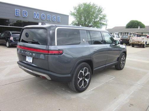 2023 Rivian R1S Adventure
