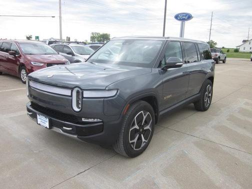 2023 Rivian R1S Adventure