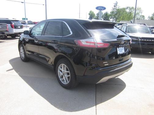 Black Metallic 2024 Ford Edge SEL