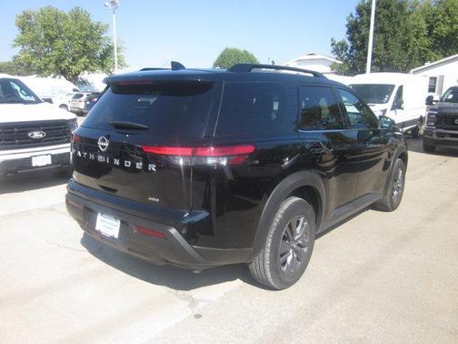 2025 Nissan Pathfinder SV 4WD