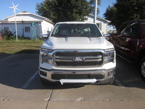 Star White Metallic Tri-Coat 2026 Ford F-150 Lariat