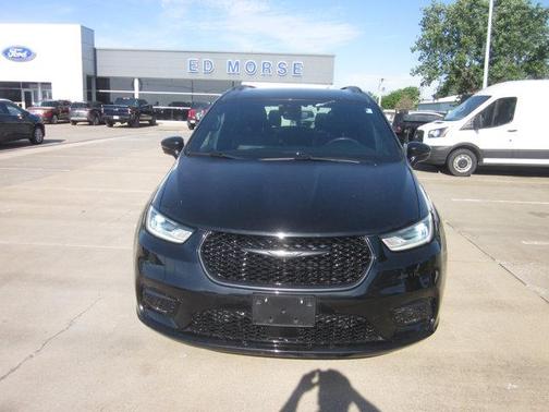 Brilliant Black Crystal Pearlcoat 2021 Chrysler Pacifica Limited