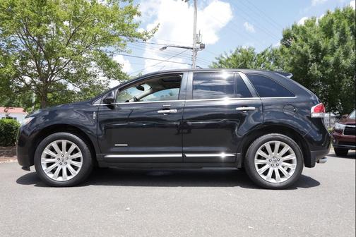 Tuxedo Black Metallic 2013 Lincoln MKX Base