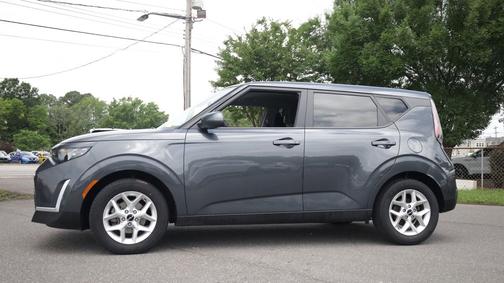 Gravity Gray 2023 Kia Soul LX