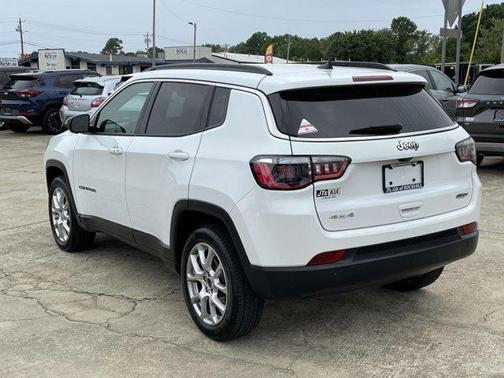 2022 Jeep Compass Latitude Lux