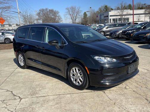 2023 Chrysler Voyager LX