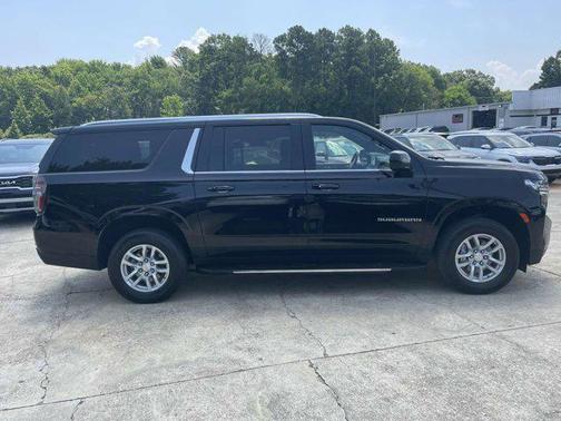 2023 Chevrolet Suburban LT