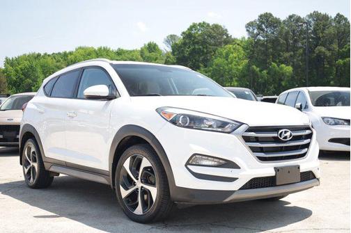 Dazzling White 2017 Hyundai TUCSON Sport