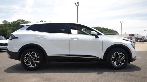 Snow White Pearl 2024 Kia Sportage LX