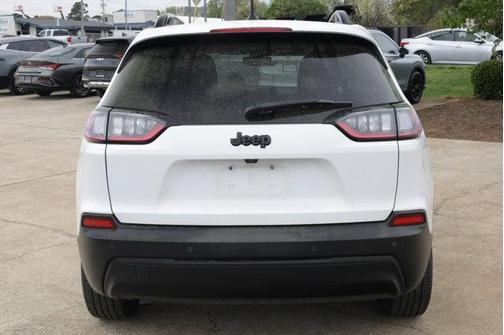 Bright White Clearcoat 2021 Jeep Cherokee Altitude