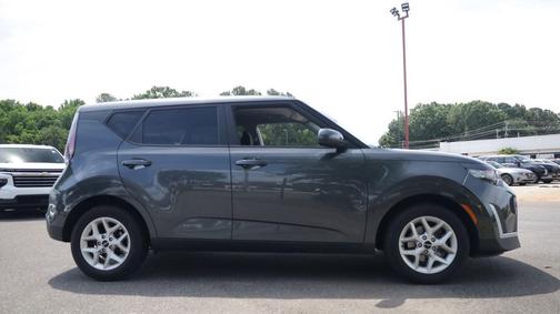 Gravity Gray 2023 Kia Soul LX