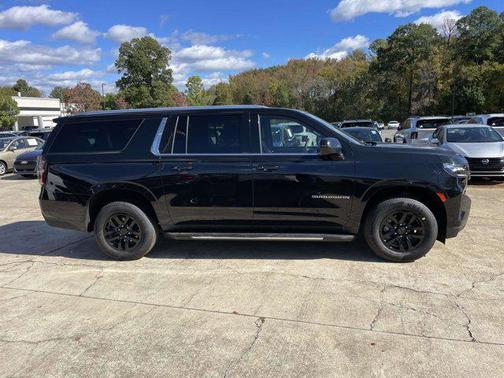 2023 Chevrolet Suburban LT