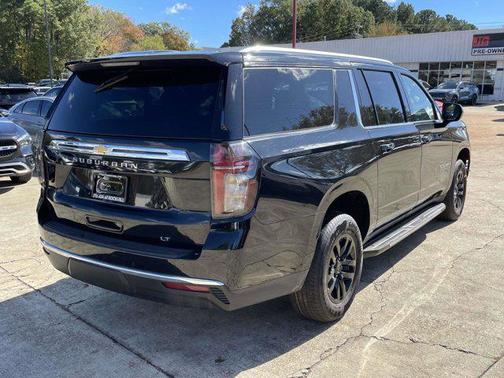 2023 Chevrolet Suburban LT