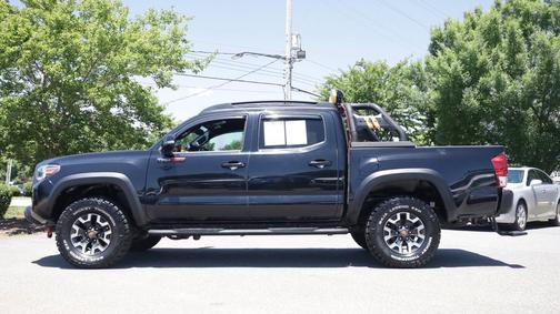 Midnight Black Metallic 2022 Toyota Tacoma TRD Off Road