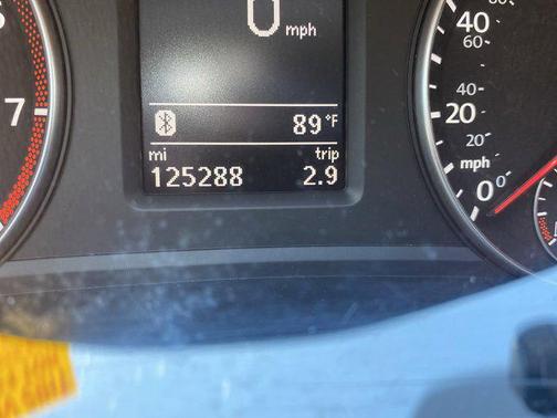 2014 Volkswagen Passat 1.8T Auto SE w/Sunroof & Nav
