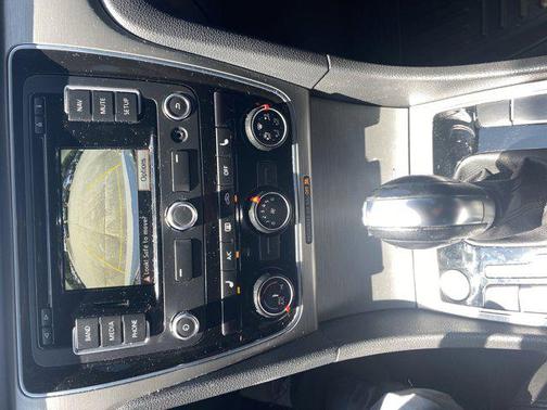 2014 Volkswagen Passat 1.8T Auto SE w/Sunroof & Nav