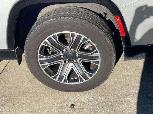 2024 Jeep Wagoneer L Series II 4x2