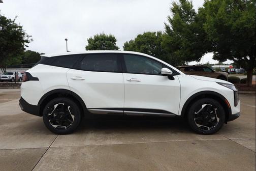 Snow White Pearl 2026 Kia Sportage SX Turbo