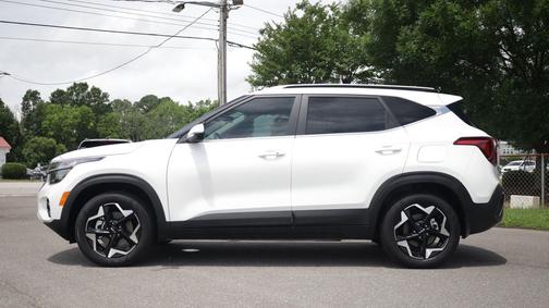 Snow White Pearl 2025 Kia Seltos EX