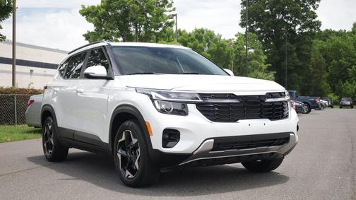 Snow White Pearl 2025 Kia Seltos EX