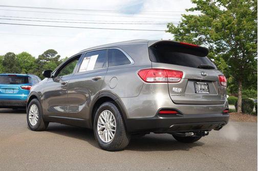 Titanium Silver 2016 Kia Sorento LX