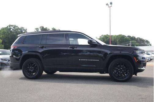 Diamond Black Crystal Pearlcoat 2024 Jeep Grand Cherokee L Laredo
