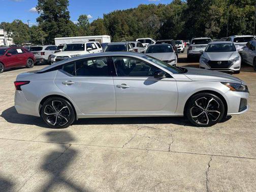 2024 Nissan Altima SR FWD