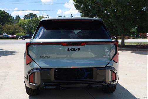 Iceberg Green 2027 Kia Seltos X-Line S