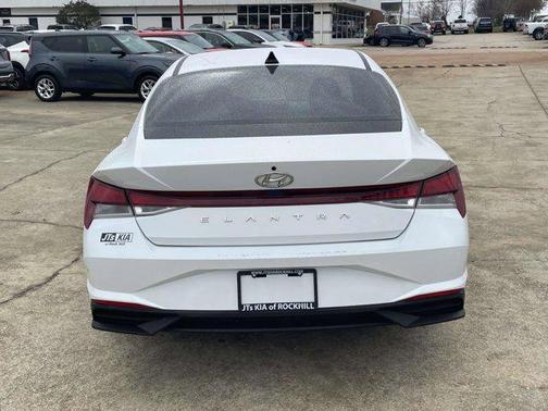 2021 Hyundai ELANTRA SE