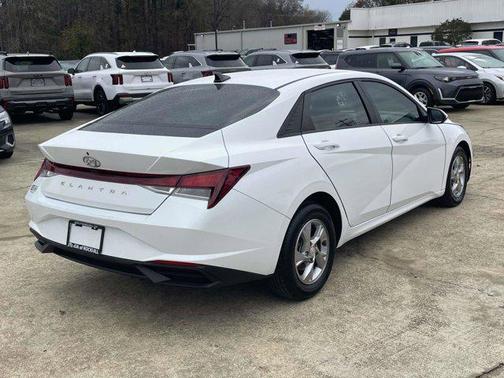 2021 Hyundai ELANTRA SE