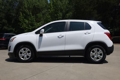 Summit White 2016 Chevrolet Trax LS