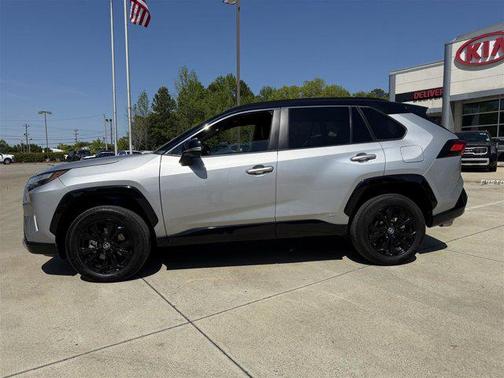 2022 Toyota RAV4 Hybrid SE