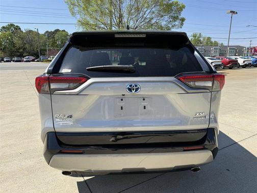 2022 Toyota RAV4 Hybrid SE