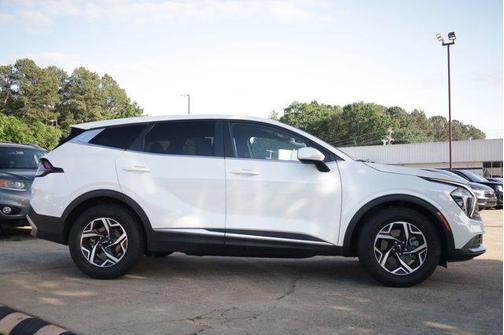 Snow White Pearl 2023 Kia Sportage LX