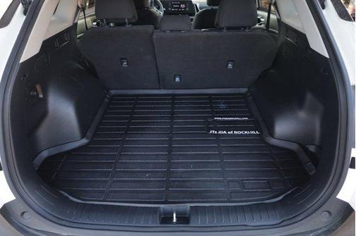 Snow White Pearl 2023 Kia Sportage LX