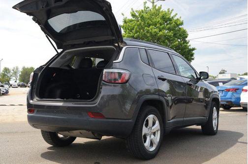 Granite Crystal Metallic Clearcoat 2020 Jeep Compass Latitude