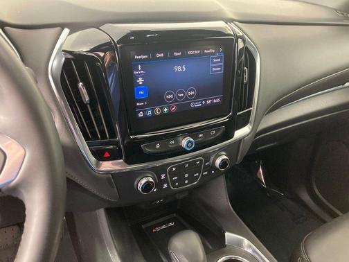 Sterling Gray Metallic 2023 Chevrolet Traverse LT Leather