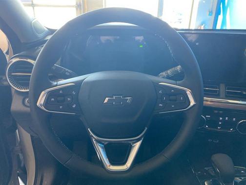 White Sands 2026 Chevrolet Trax FWD ACTIV