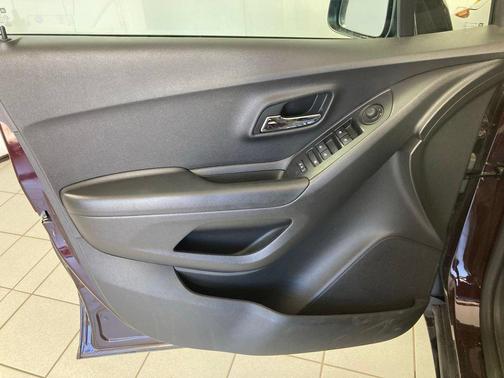 Black Cherry Metallic 2021 Chevrolet Trax LT