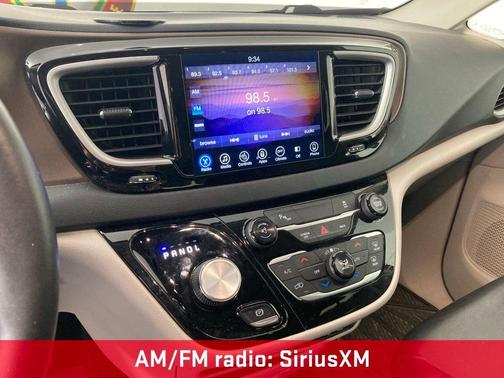 Granite Crystal Metallic Clearcoat 2017 Chrysler Pacifica Touring-L