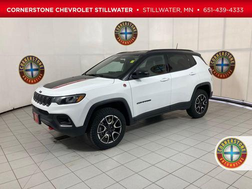 Bright White Clearcoat 2025 Jeep Compass Trailhawk